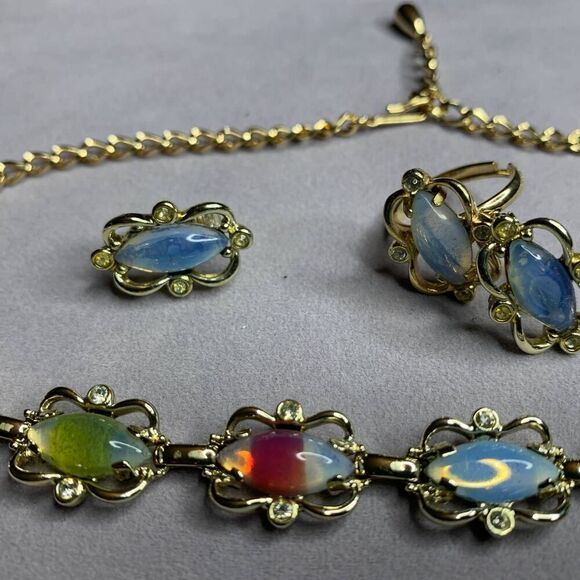 Sarah Coventry 3-PC Jewelry set, Gold tone, Vintage, Stamped - Picture 2 of 9